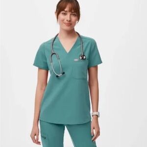 FIGS scrub set in Hydrogreen